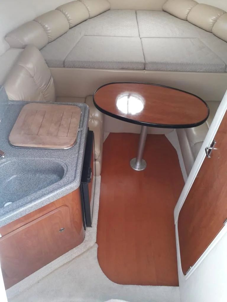 Larson 290 Cabrio gallery image 4 - Diamantides Yachting