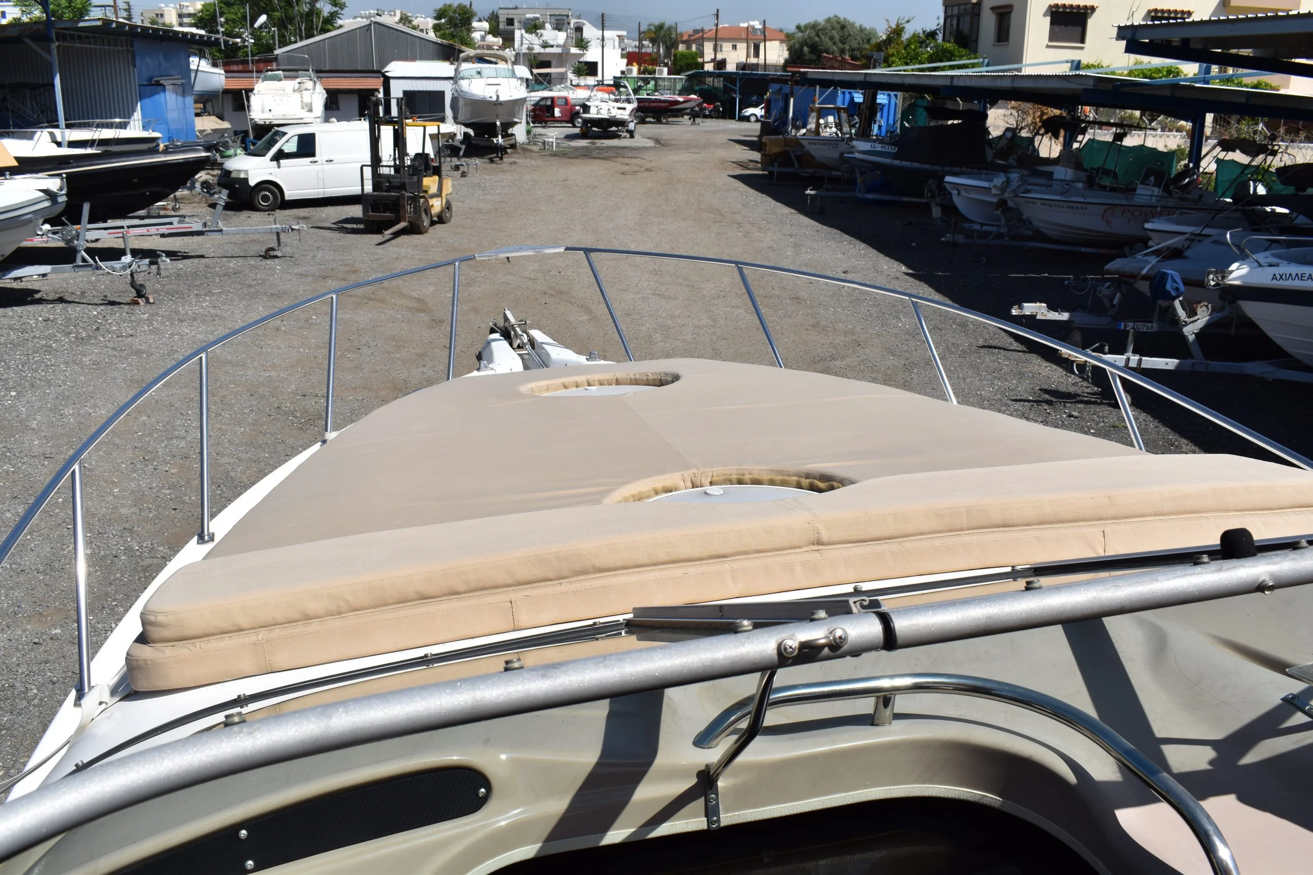 Larson 290 Cabrio gallery image 10 - Diamantides Yachting