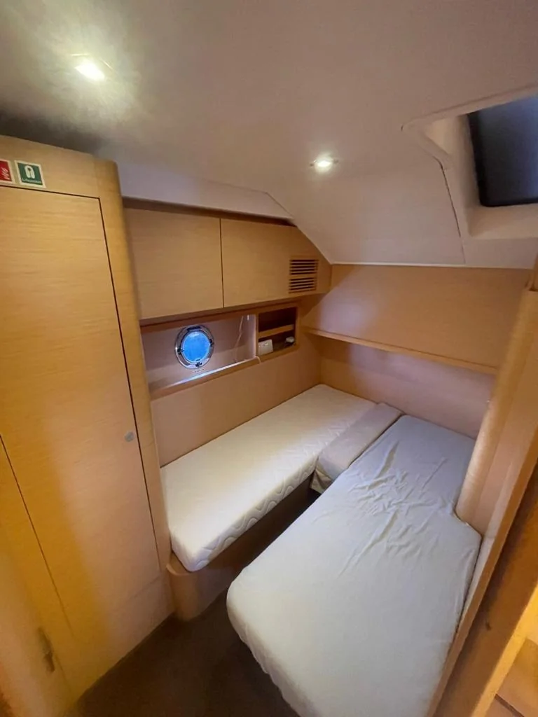 Beneteau Monte Carlo 47 Flybridge gallery image 16 - Diamantides Yachting