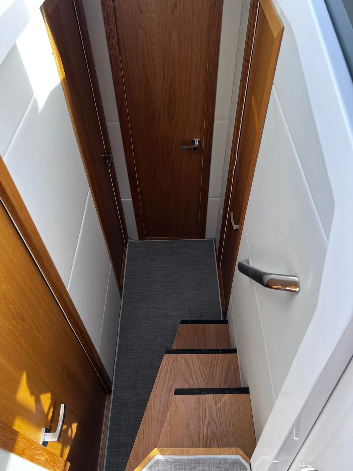 Karnic s37x (2025) gallery image 8 - Diamantides Yachting