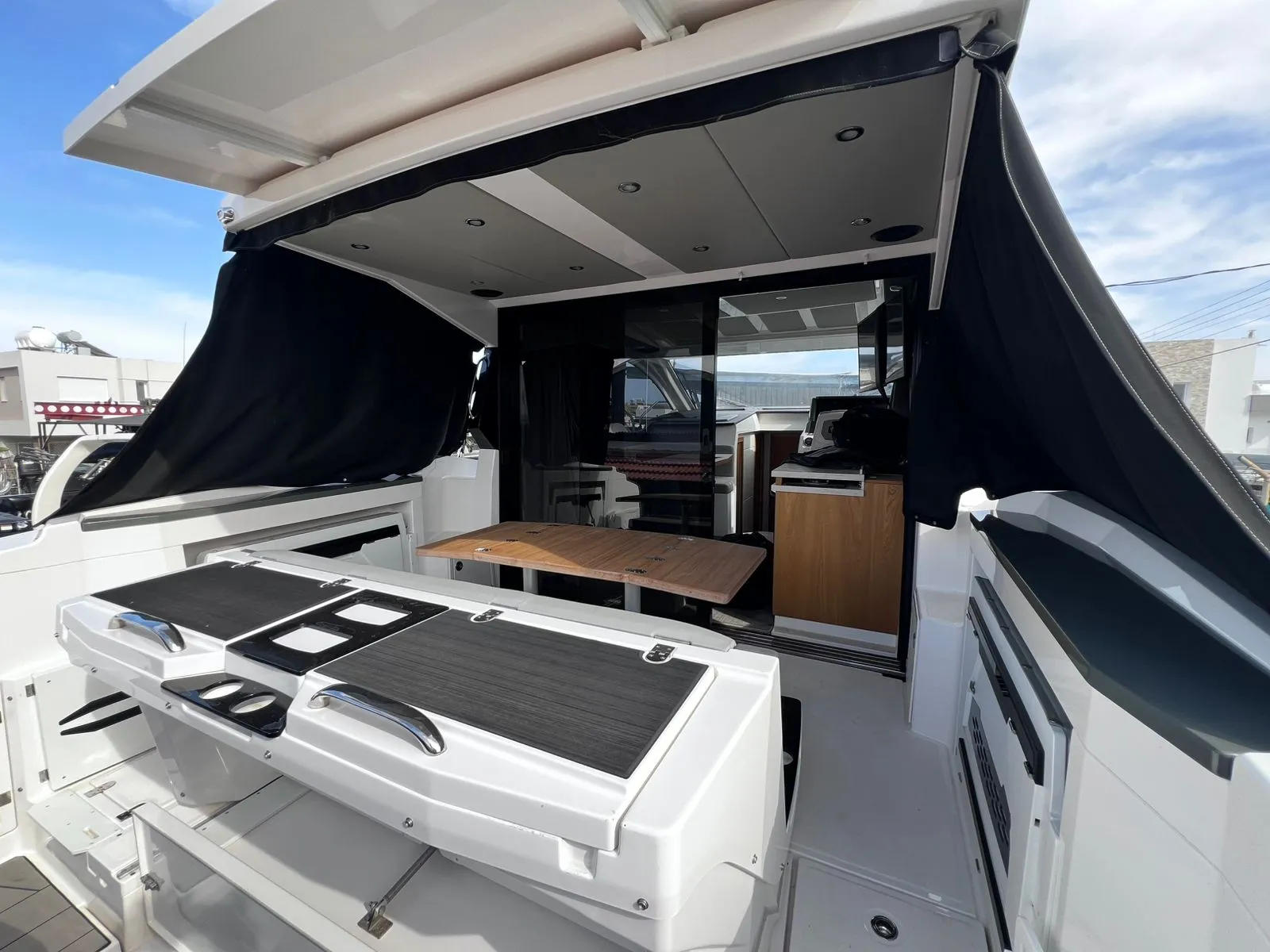 Karnic s37x (2025) gallery image 7 - Diamantides Yachting