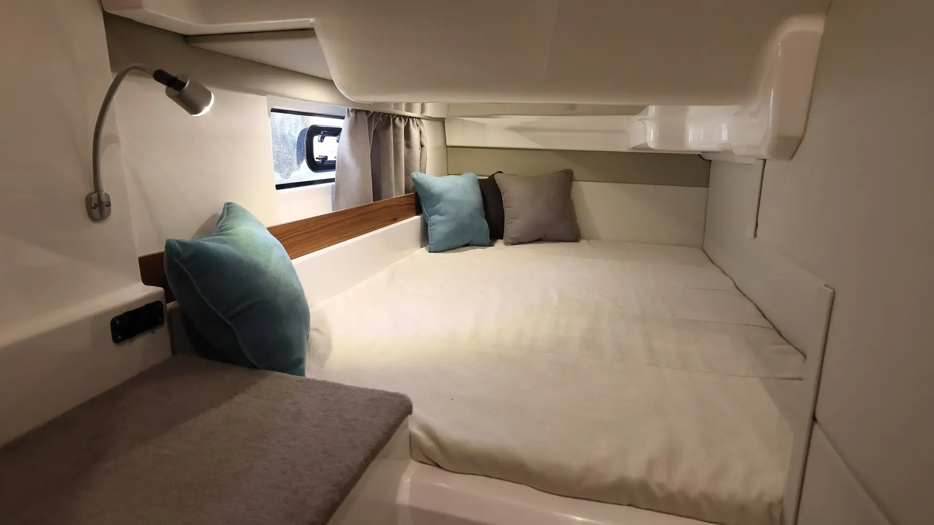 Karnic s37x (2025) gallery image 16 - Diamantides Yachting