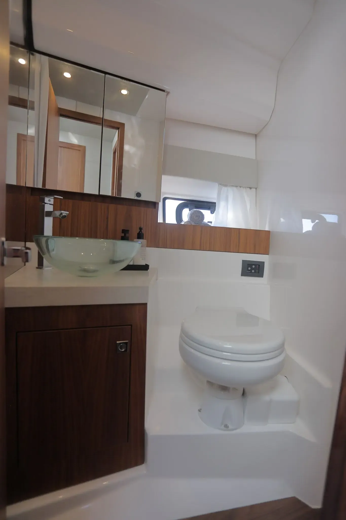 Karnic s37x (2025) gallery image 17 - Diamantides Yachting