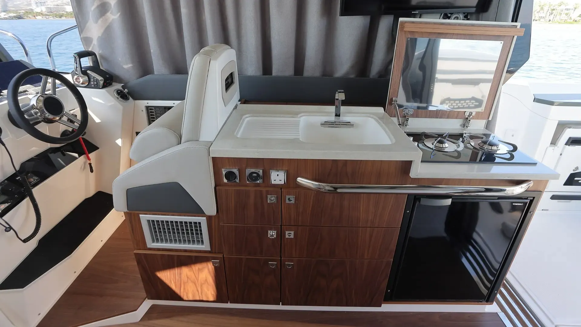 Karnic s37x (2025) gallery image 9 - Diamantides Yachting
