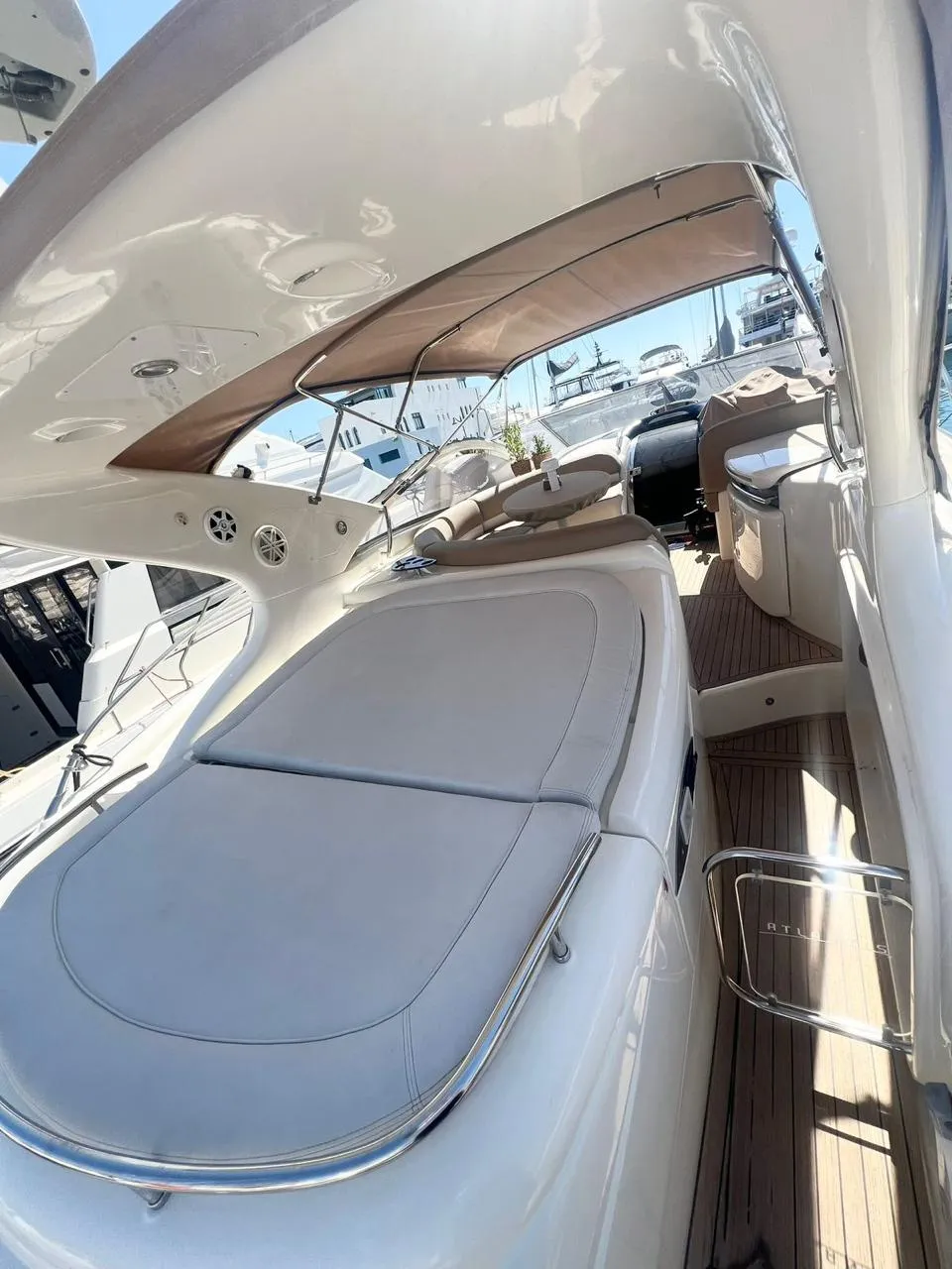 Azimut Atlantis 47 gallery image 2 - Diamantides Yachting