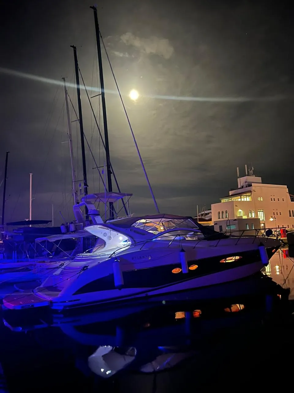 Azimut Atlantis 47 gallery image 3 - Diamantides Yachting