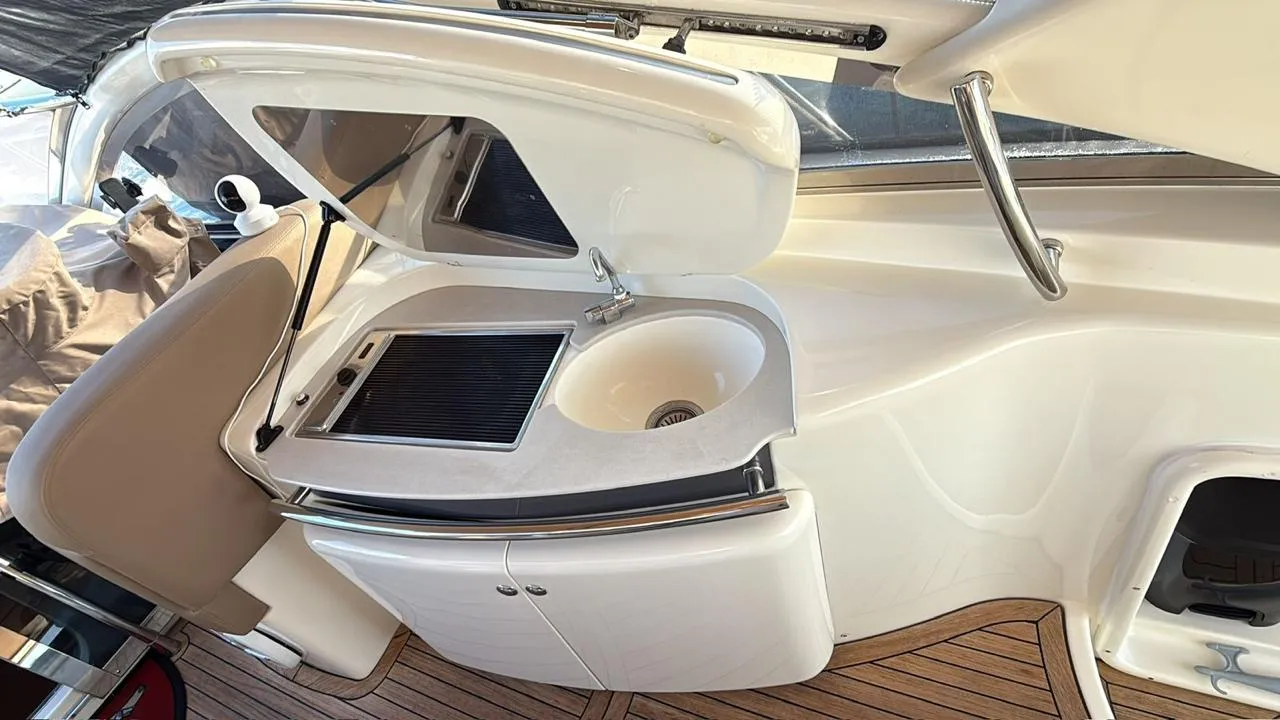 Azimut Atlantis 47 gallery image 14 - Diamantides Yachting