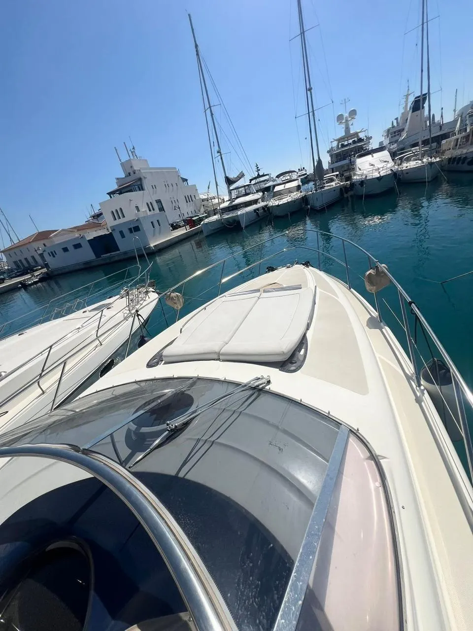 Azimut Atlantis 47 gallery image 8 - Diamantides Yachting