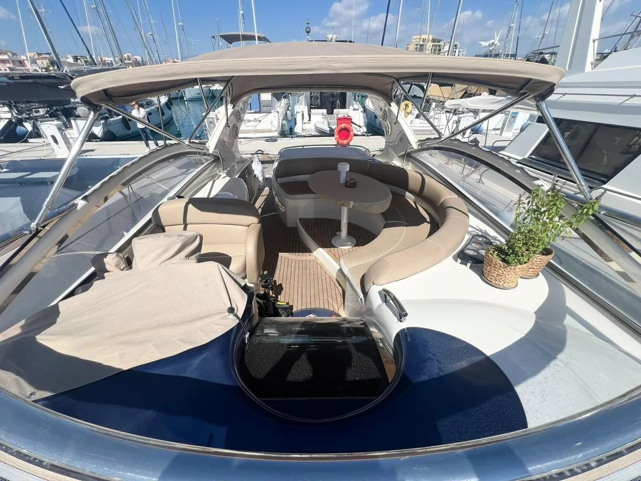 Azimut Atlantis 47 gallery image 9 - Diamantides Yachting
