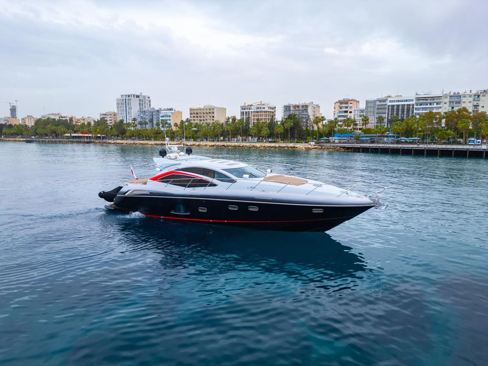 Sunseeker Predator 64 (2008) gallery image 20 - Diamantides Yachting