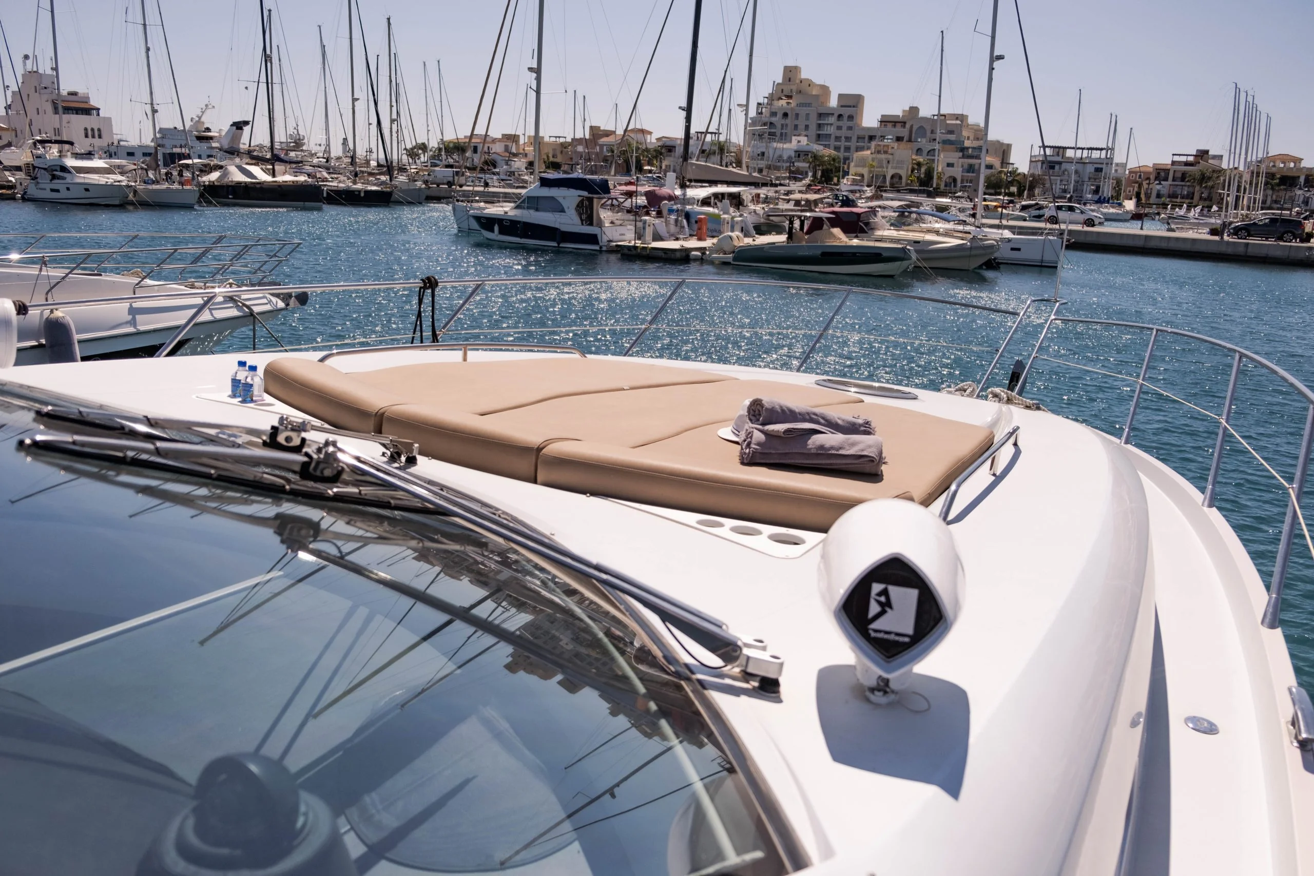 Sunseeker Predator 64 (2008) gallery image 10 - Diamantides Yachting