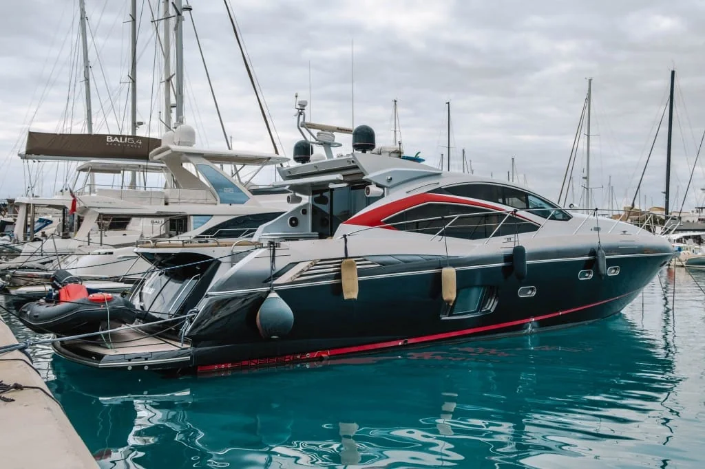 Sunseeker Predator 64 (2008) gallery image 2 - Diamantides Yachting