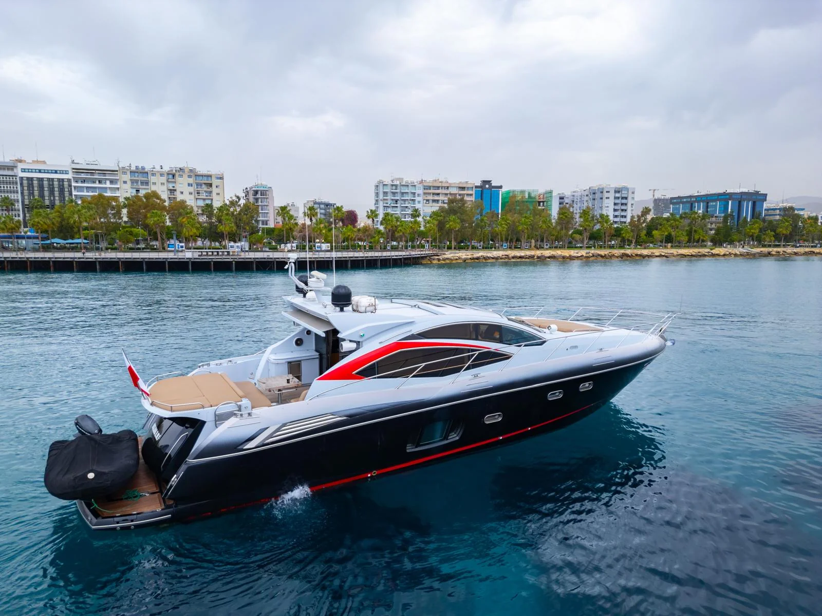 Sunseeker Predator 64 (2008) gallery image 18 - Diamantides Yachting