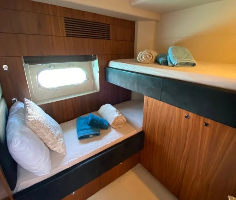 Sunseeker Predator 64 (2008) gallery image 17 - Diamantides Yachting