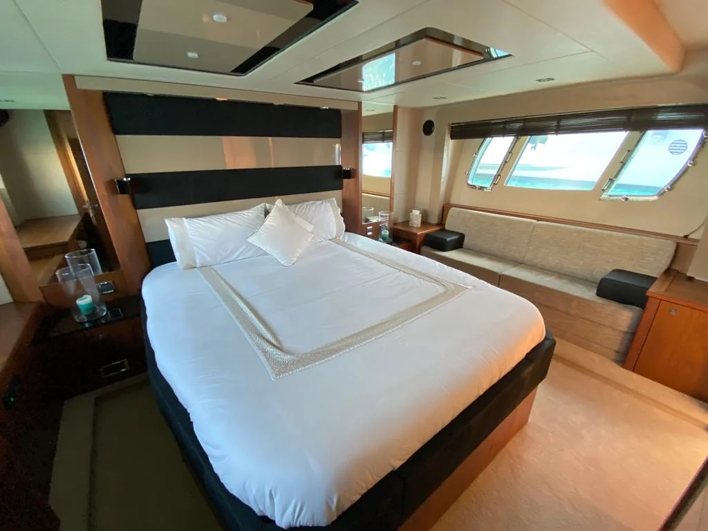 Sunseeker Predator 64 (2008) gallery image 16 - Diamantides Yachting