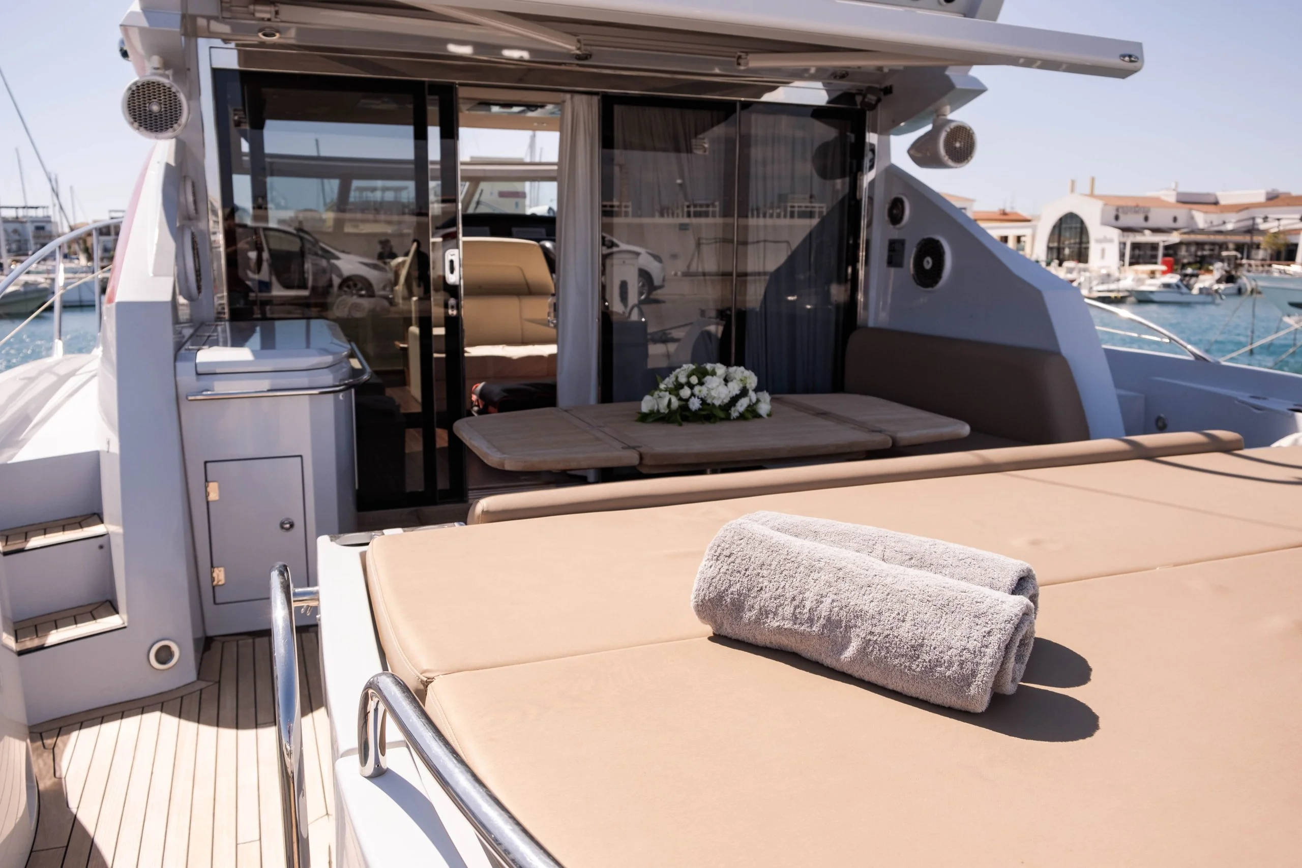 Sunseeker Predator 64 (2008) gallery image 12 - Diamantides Yachting