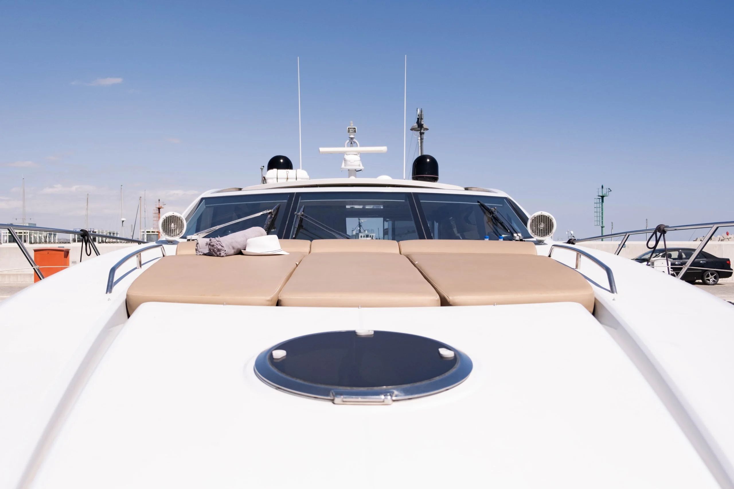Sunseeker Predator 64 (2008) gallery image 11 - Diamantides Yachting
