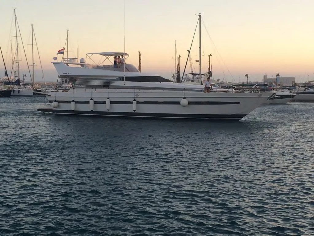 Cantieri Di Pisa AKHIR 22 S gallery image 9 - Diamantides Yachting