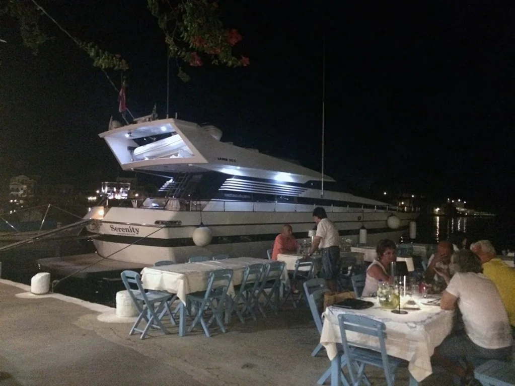 Cantieri Di Pisa AKHIR 22 S gallery image 7 - Diamantides Yachting