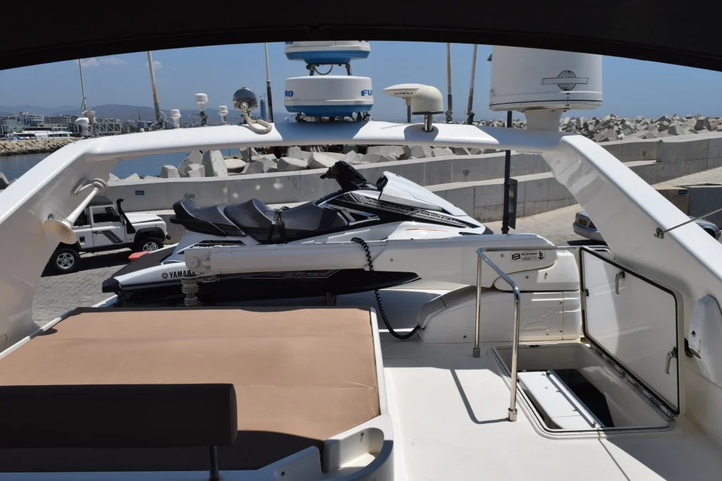 Feretti 720 (2002) gallery image 9 - Diamantides Yachting