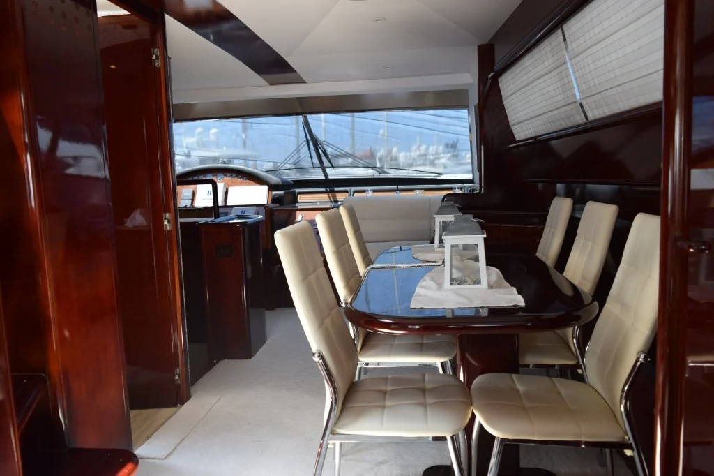 Feretti 720 (2002) gallery image 4 - Diamantides Yachting