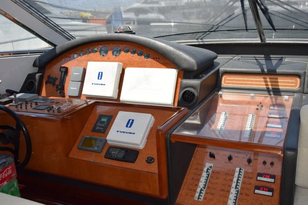 Feretti 720 (2002) gallery image 3 - Diamantides Yachting