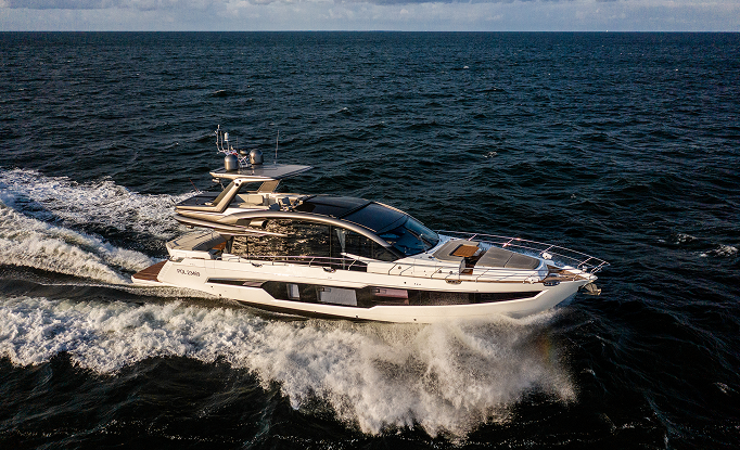 Galeon 700 skydeck